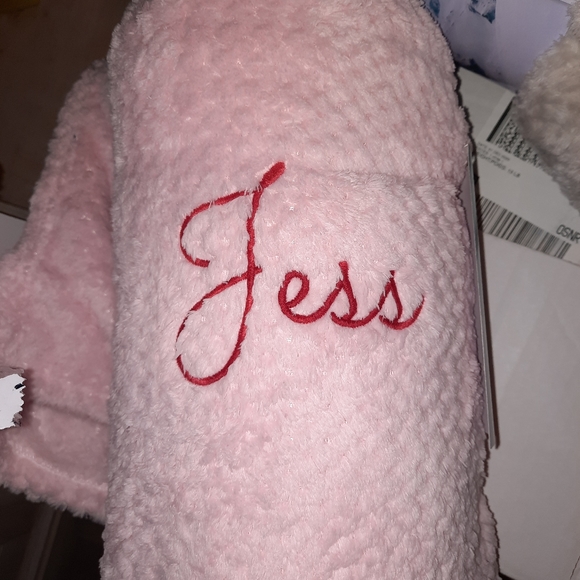 Embroidery - Picture 3 of 16